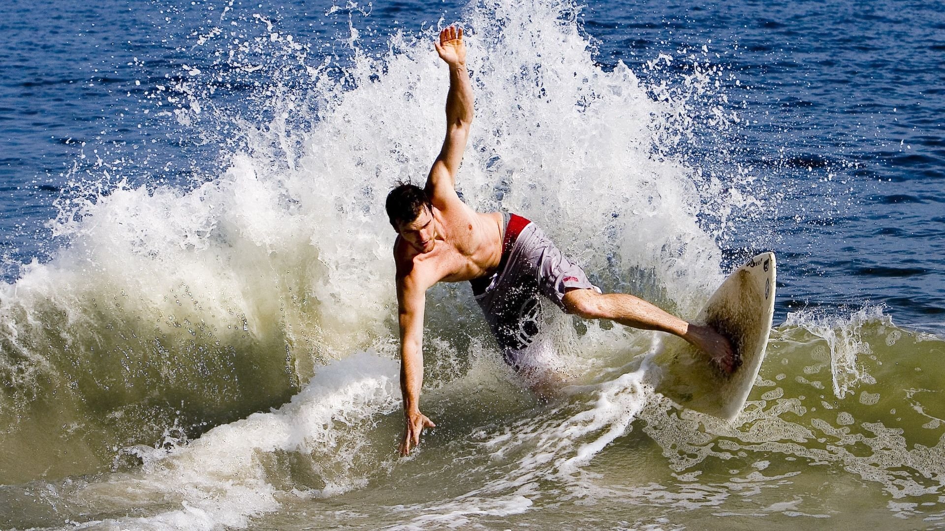 中国足球场地设施持续改善训练环境显著提升，中国足球场建设